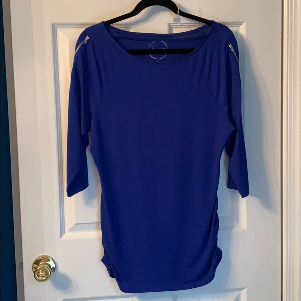 Three quarter sleeve shirt
